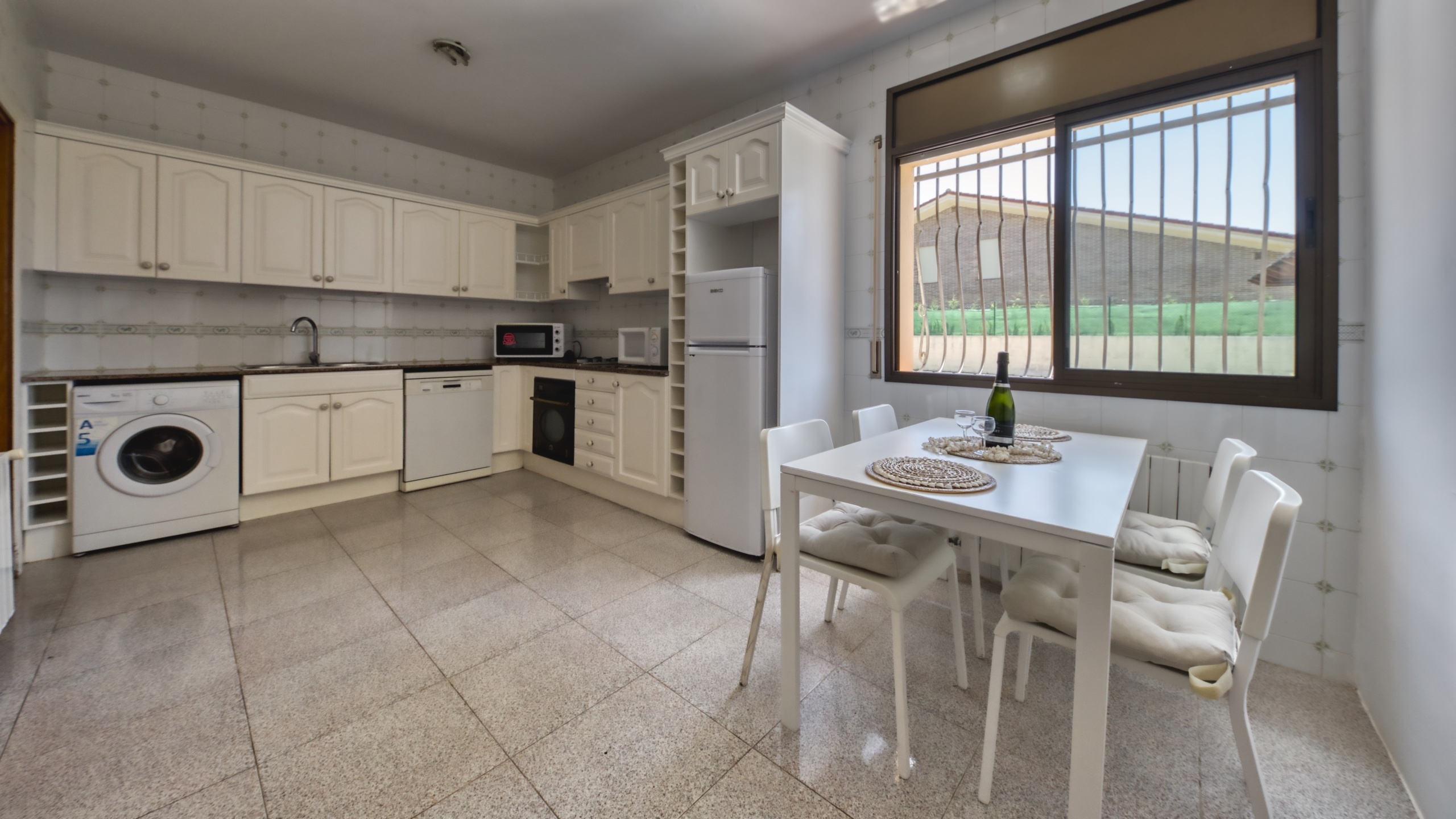 Vakantievilla's Costa Brava Spanje - Villa Paris - Keuken