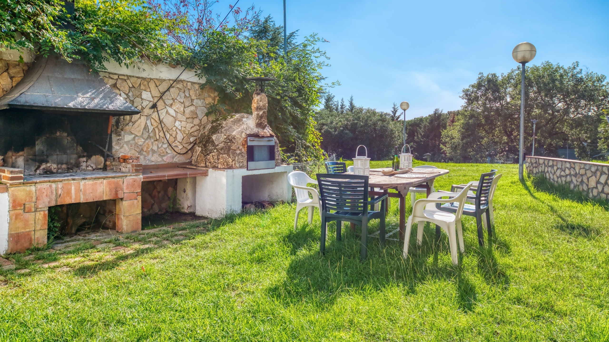 Vakantievilla's Costa Brava Countryside Spanje - Villa Can Bernardi - BBQ gebied
