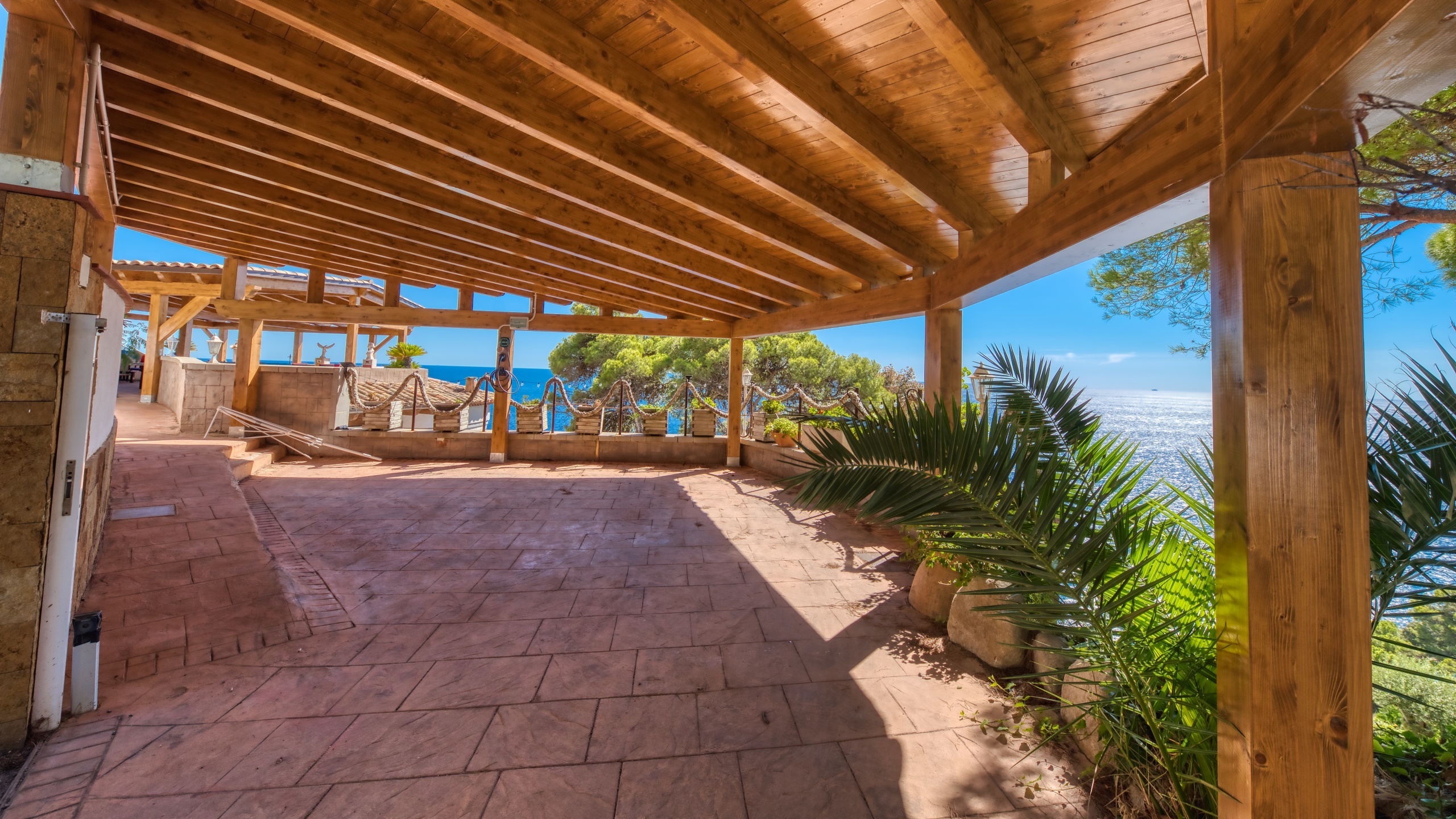 Vakantievilla's Costa Brava Spanje - Villa Infinity - Parkeergelegenheid