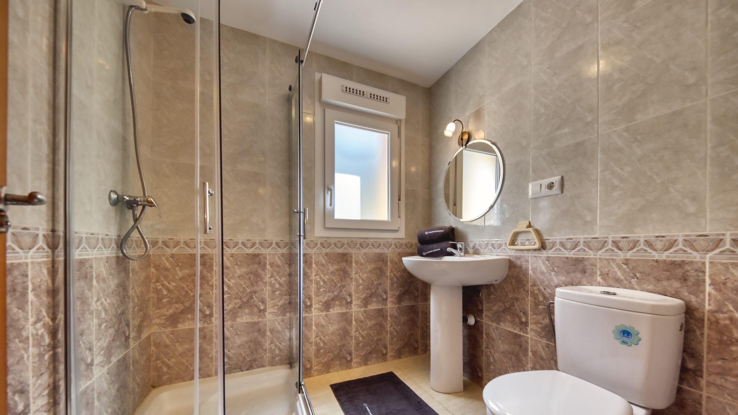 Vakantievilla's Costa Brava Spanje - Villa Esmee - Badkamer