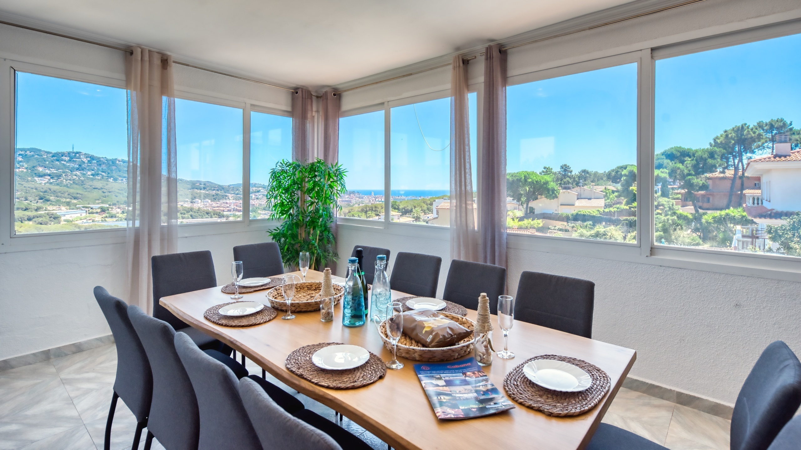 Vakantievilla's Costa Brava Spanje - Villa Abigail - Eethoek