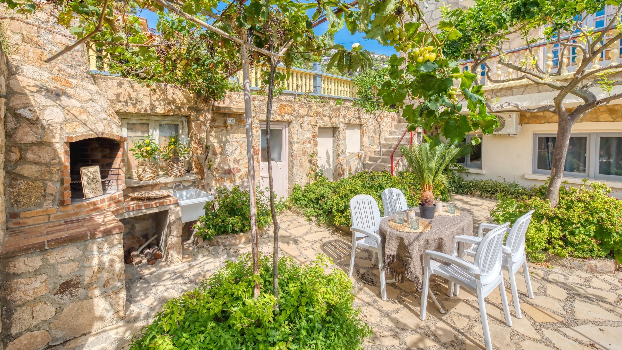 Vakantievilla's Costa Brava Spanje - Villa Janet - BBQ gebied