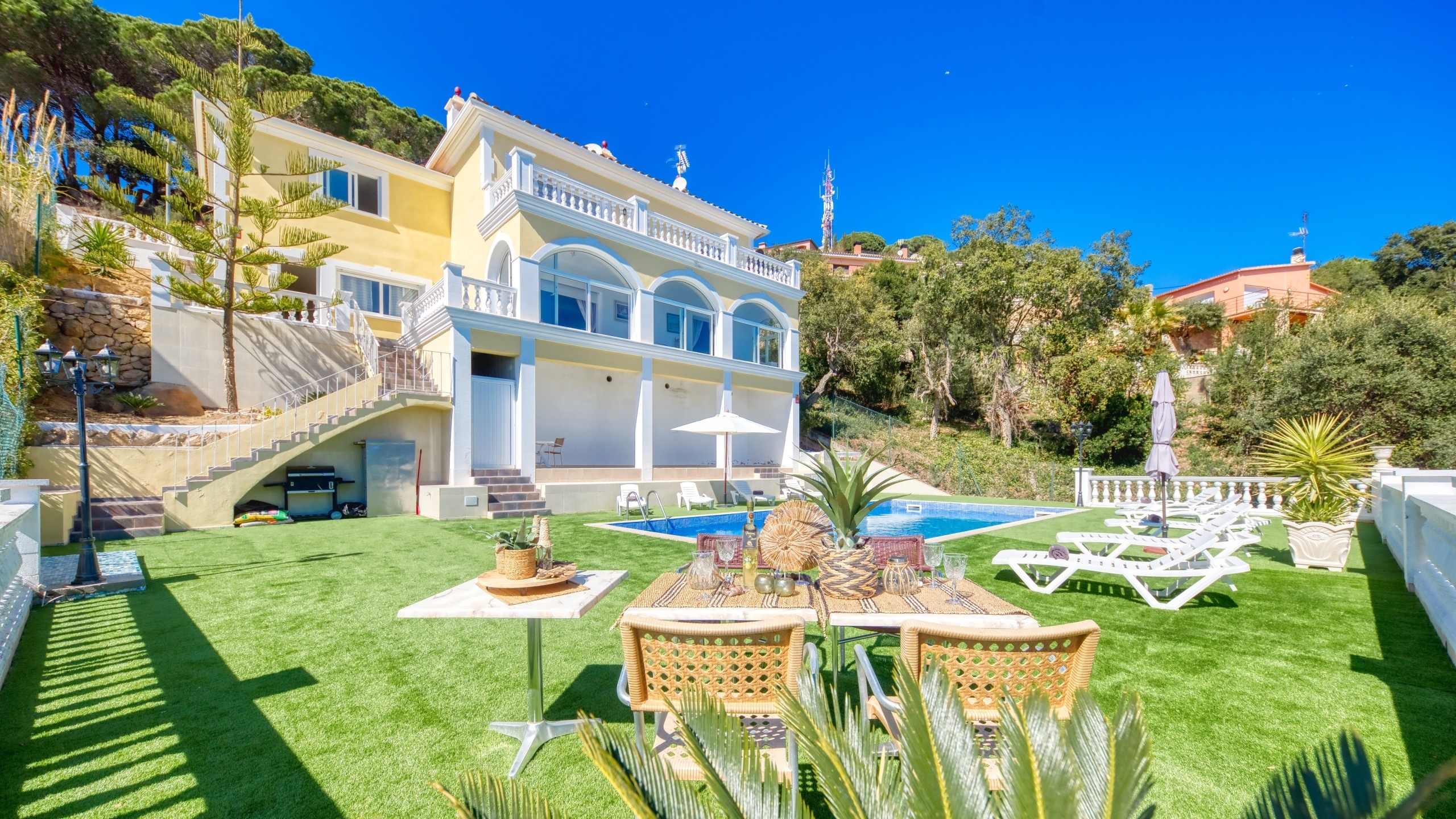 Vakantievilla's Costa Brava Spanje - Villa Sunrise - Villa buiten