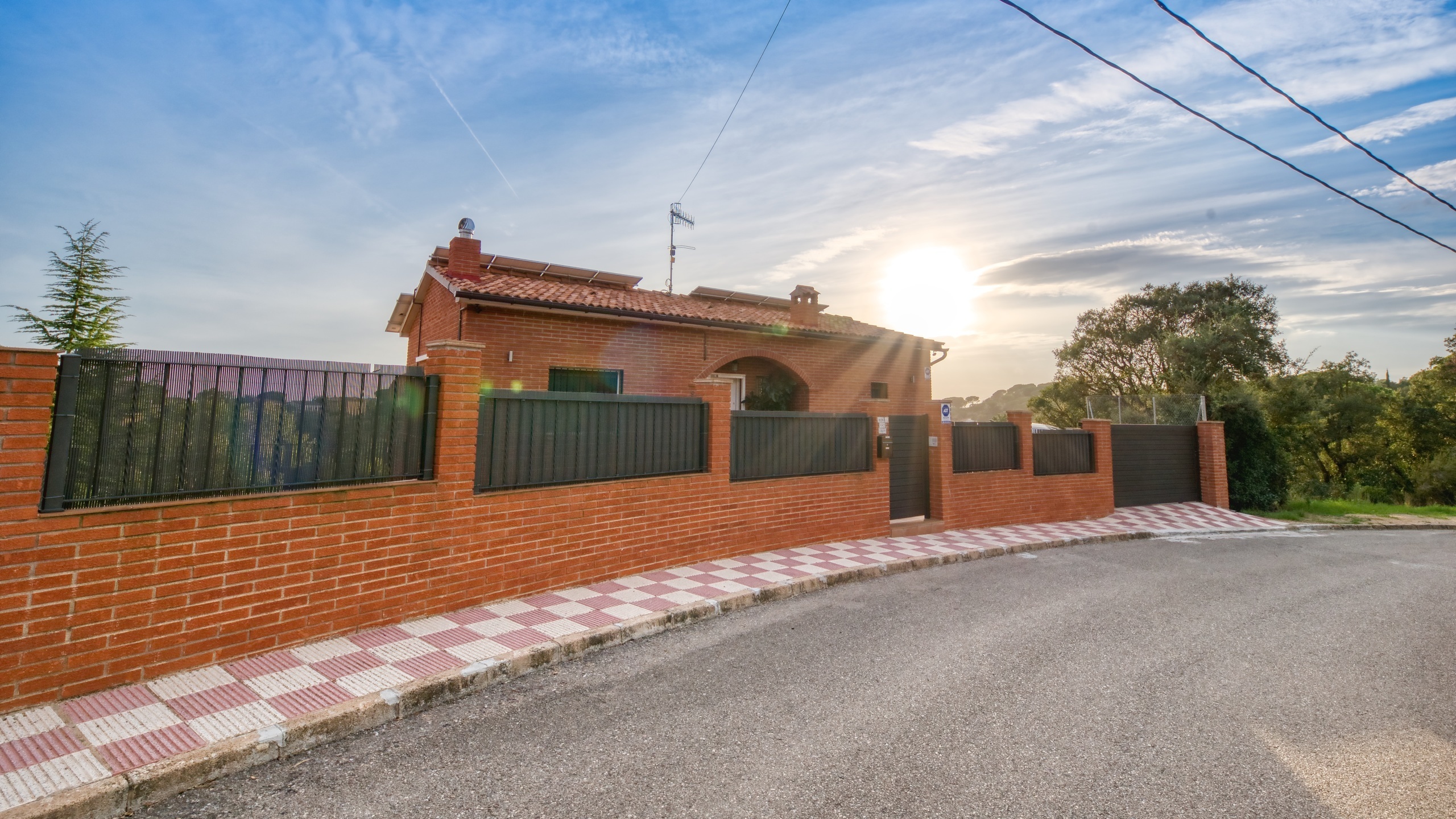 Vakantievilla's Costa Brava Spanje - Villa Verger - Aankomst met uitzicht op de straat bij de accommodatie