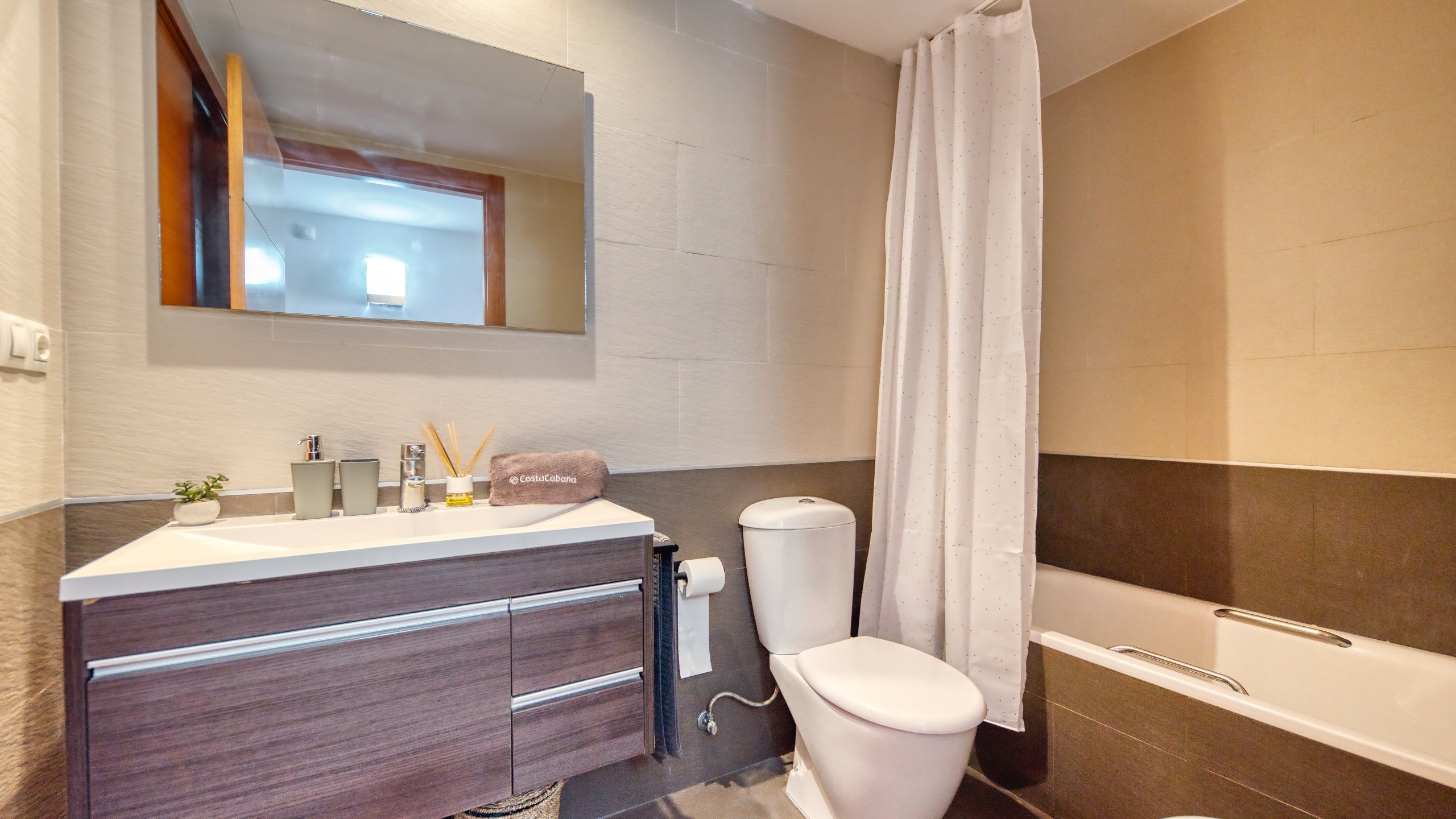 Vakantievilla's Costa Brava Spanje - Apartment Dali - Badkamer