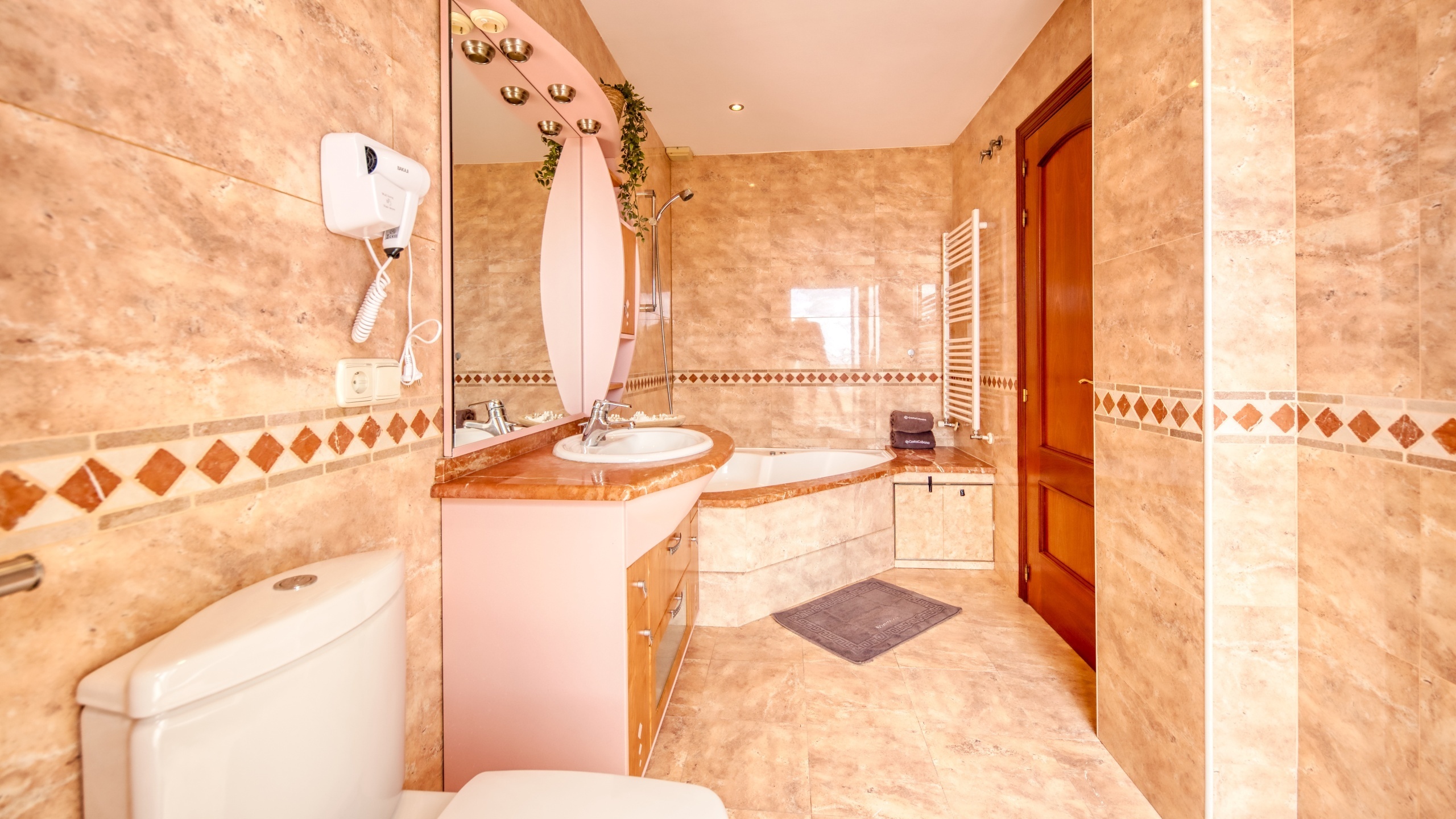 Vakantievilla's Costa Brava Spanje - Villa Ibiza - En-suite badkamer 