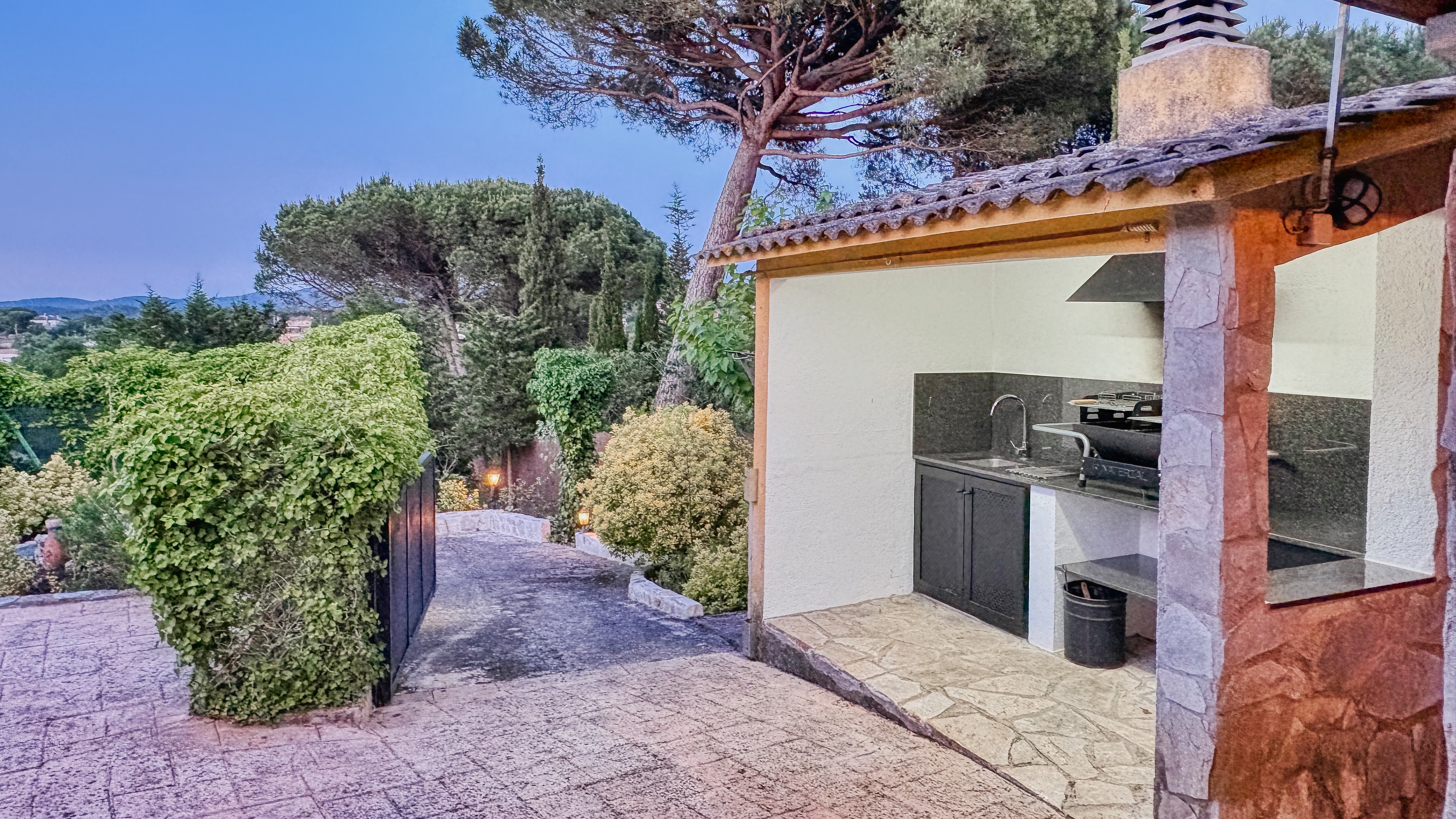 Vakantievilla's Costa Brava Spanje - Villa Iako - BBQ gebied