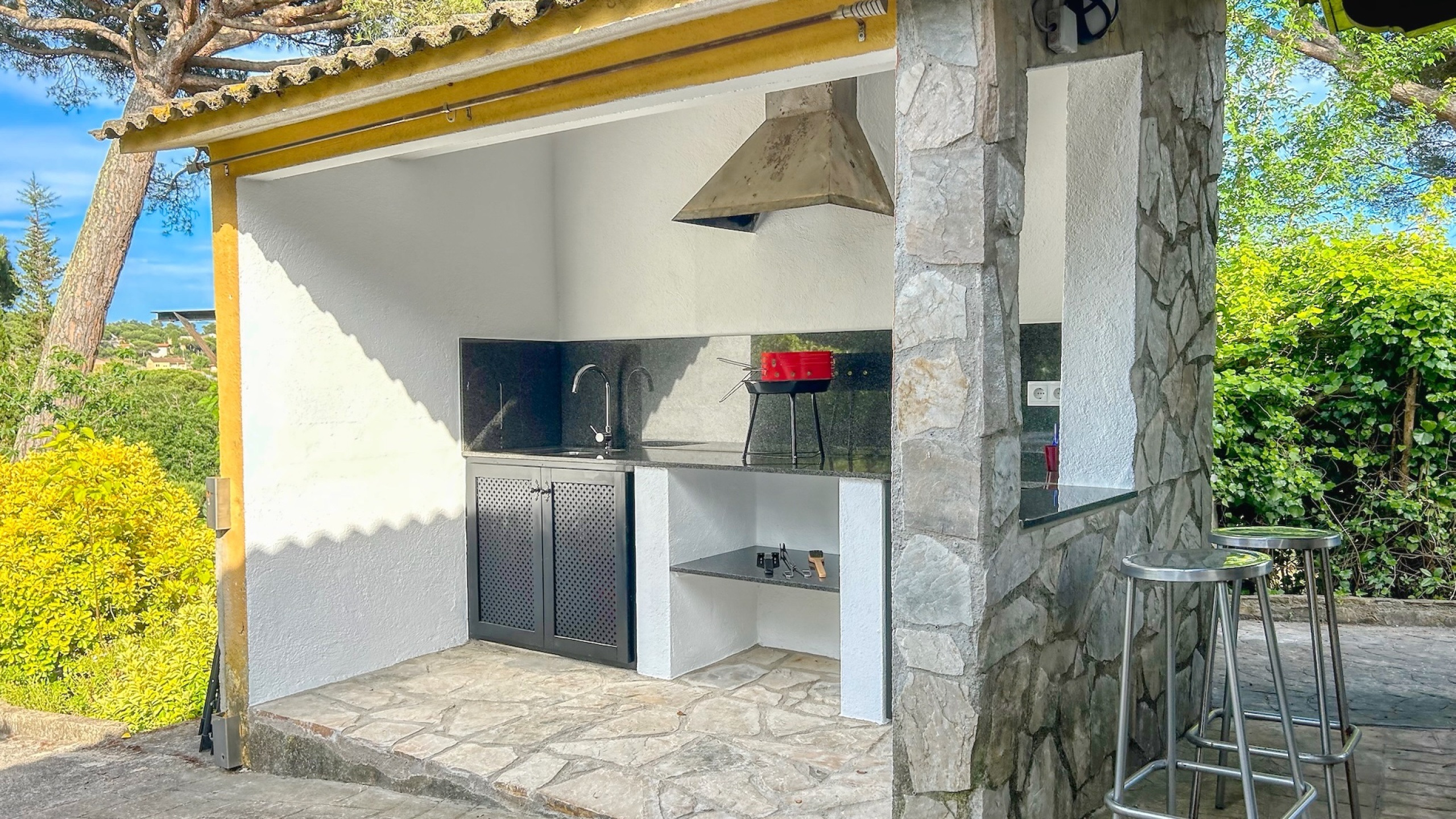 Vakantievilla's Costa Brava Spanje - Villa Iako - BBQ gebied